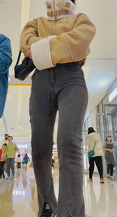 黑牛仔紧臀前三角