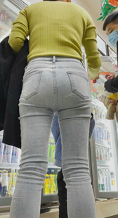 翘臀长腿灰牛仔美女