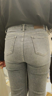 灰牛仔紧臀小姐姐