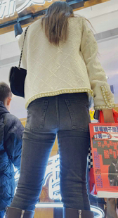 紧身大宽臀牛仔少妇等你来