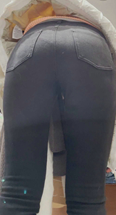 饱满圆润打底裤妹子