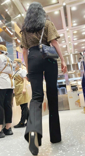 元旦献礼高跟西裤长发紧臀美女