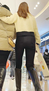 性感黑裤紧身翘臀少女