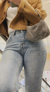 饱满圆润灰牛仔翘臀妹子