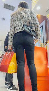 极品翘臀黑牛小姐姐