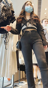 黑牛仔大翘臀小姐姐