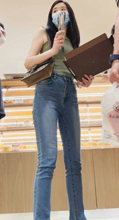 牛仔宽臀长发小姐姐