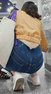 紧身牛仔熟女有魅力