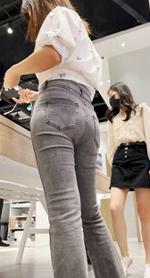 中秋献礼紧身灰牛仔妹子逛商场