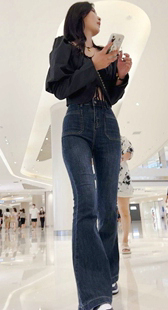 牛仔包臀小靓妹