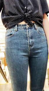 国庆献礼紧身牛仔紧臀学生妹