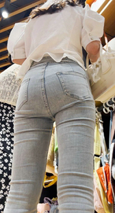 灰牛仔紧臀细腰大学妹