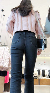 紧身黑牛仔紧臀小姐姐