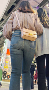 大屁股蓝牛包臀少妇