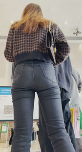 性感黑牛仔紧臀小姐姐