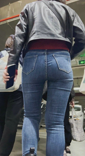 性感宽臀牛仔小姐姐