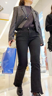 饱满性感丰臀小少妇