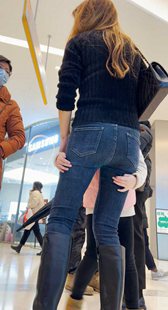 翘臀蓝牛紧身少妇