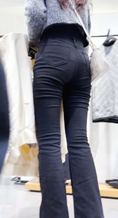 长腿包臀黑裤长发妹妹