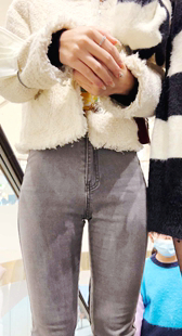 灰牛仔紧身小姐姐