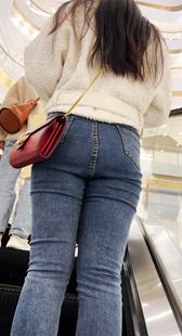 商场紧身牛仔紧臀少妇