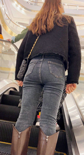 商场高挑丰臀紧牛少妇