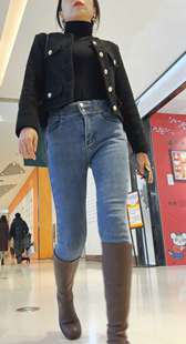 性感包臀紧牛仔少妇