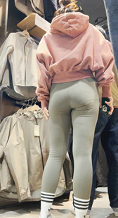 紧身瑜伽裤肥臀少妇