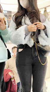 黑牛仔紧臀金三角妹子