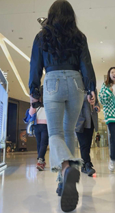 紧牛饱满性感大臀妹子