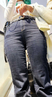 牛仔少妇正三角骆驼趾