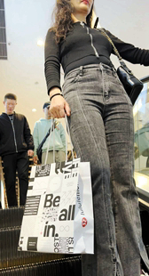 灰牛仔包臀长发熟女