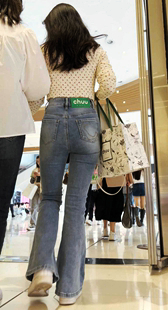 细腰超紧臀牛仔美女