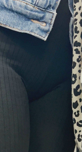 黑裤性感骆驼趾特写