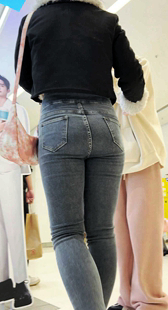 五一献礼矫小紧牛翘臀妹子