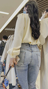 长发长腿灰牛仔紧臀小姐姐