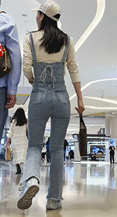 背带包臀牛仔少妇