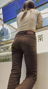 包臀布裤紧臀金三角美女