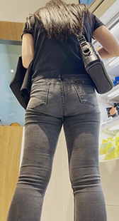 超紧包臀牛仔丰臀妹子