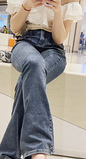 美女紧牛绽放迷人魅力