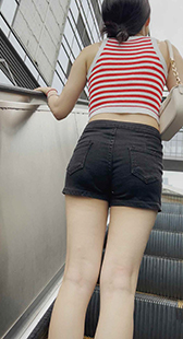 牛仔短裤成为时尚符号