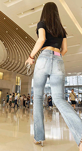 美女翘臀撩人勾勒出完美弧线