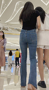 美女紧臀尽显诱人姿态