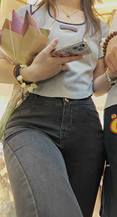 紧身牛仔紧臀金三角少妇