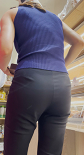 西裤紧臀成熟少妇