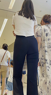 高挑紧臀黑裤金三角少妇