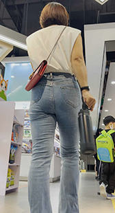 包臀牛仔短发少妇