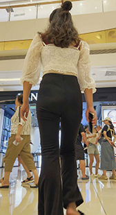 性感高腰瑜伽裤宽臀妹子