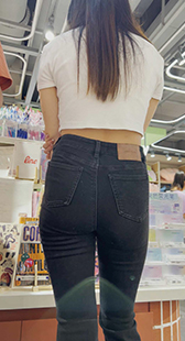 超饱满紧臀黑牛仔妹子