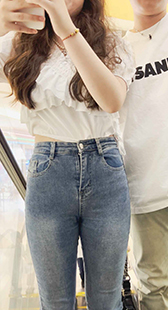 紧身牛仔紧三角小姐姐